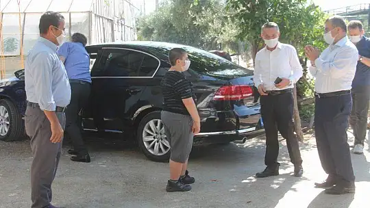 Fethiye'de öğrenciler karnelerini evlerinde aldılar