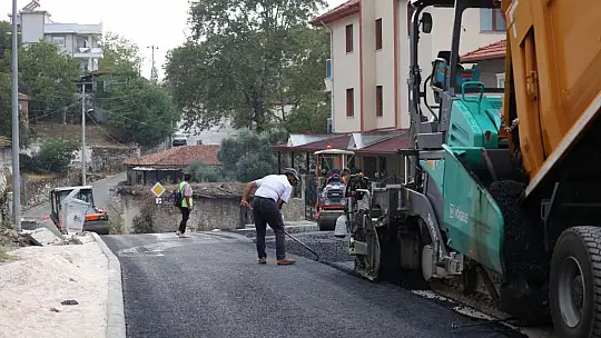 Sıcak Asfalt Çalışmaları Devam Ediyor