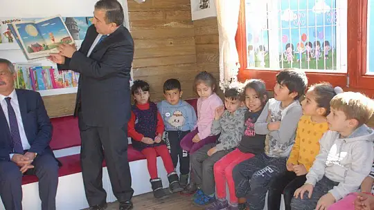 Kaymakam Şahiner Miniklere Kitap Okudu 