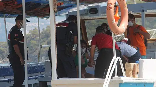 KAYALARDAN DENİZE DÜŞEN TATİLCİ HASTANEYE YETİŞTİRİLDİ