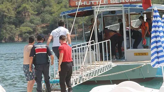 KAYALARDAN DENİZE DÜŞEN TATİLCİ HASTANEYE YETİŞTİRİLDİ