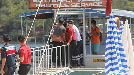 KAYALARDAN DENİZE DÜŞEN TATİLCİ HASTANEYE YETİŞTİRİLDİ