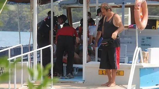 KAYALARDAN DENİZE DÜŞEN TATİLCİ HASTANEYE YETİŞTİRİLDİ