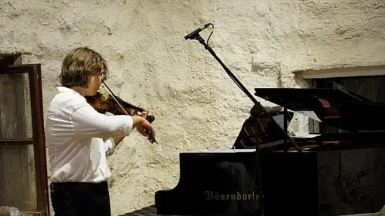 Yetenekli Kemancılar Alkış Aldı