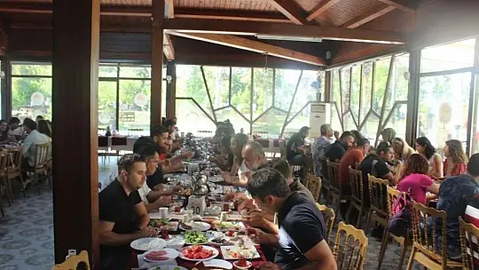 Köyceğiz'de turnuvaya katılan öğretmenlere kahvaltı düzenlendi