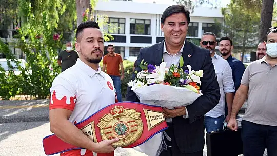 Milli Boksör Alcu, Karaca'yı ziyaret etti