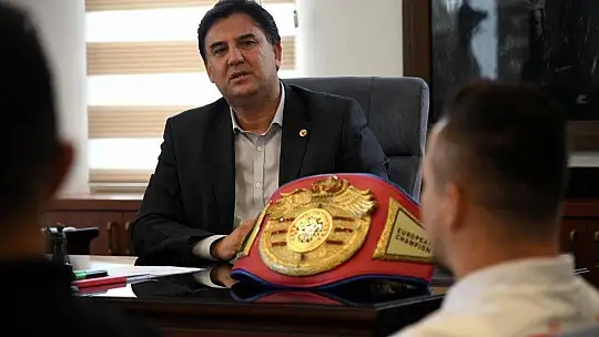 Milli Boksör Alcu, Karaca'yı ziyaret etti