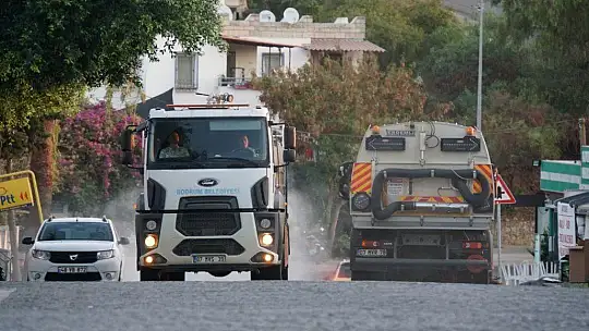 KURBAN KESİM YERLERİ İLE CADDE VE SOKAKLAR DEZENFEKTE EDİLDİ