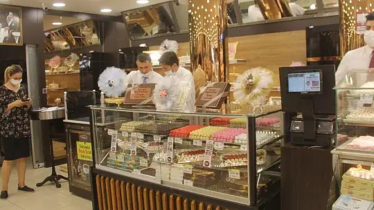 TUĞBA KURUYEMİŞ 90. MAĞAZASINI FETHİYE'DE AÇTI