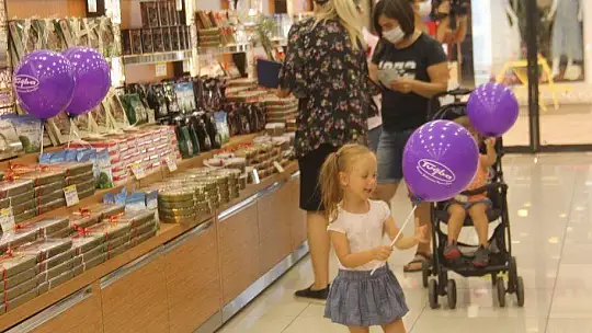 TUĞBA KURUYEMİŞ 90. MAĞAZASINI FETHİYE'DE AÇTI