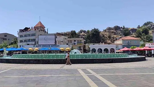 Marmaris Belediyesi, 19 Mayıs Gençlik Meydanı'nda ücretsiz internet hizmeti başlattı
