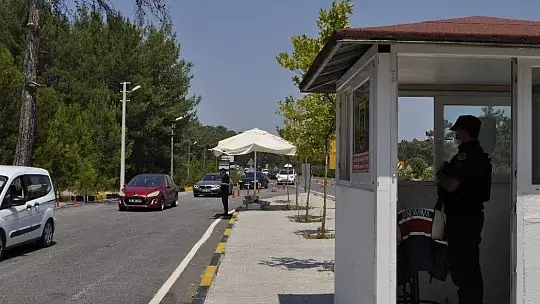 Marmaris'e 24 saatte 21 bin araç giriş yaptı
