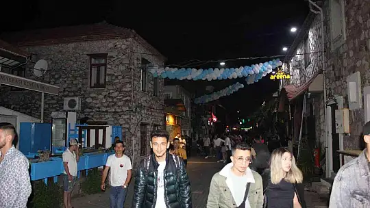 Marmaris'te eğlence sokağa taştı