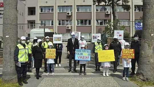 Marmaris'te yaya geçitlerine kırmızı çizgi çekildi
