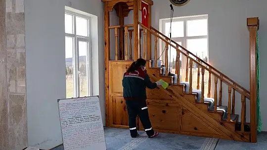 Menteşe ekiplerinden camilere bayram temizliği 