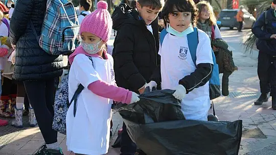 Miniklerden Çevre Temizliği