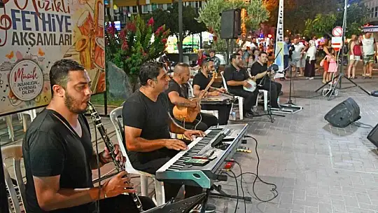 GÖCEK MEYDANI'NDA MÜZİKLİ AKŞAMLAR