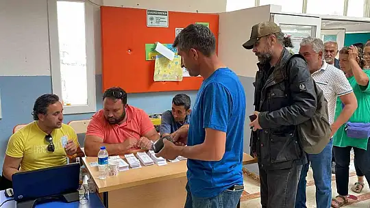 Nejat İşler ve Fedon oylarını Bodrum'da kullandı