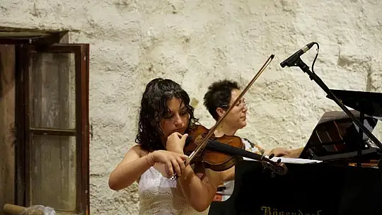 Yetenekli Kemancılar Alkış Aldı