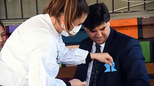 Karaca, Otizm Farkındalık Günü dolayısıyla ziyaretlerde bulundu