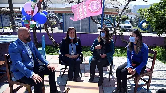 Karaca, Otizm Farkındalık Günü dolayısıyla ziyaretlerde bulundu