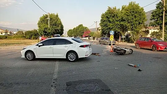 Otomobil ile motosiklet çarpıştı: 1 ağır yaralı