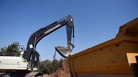 Ovacık'ta alt yapı için yol açma çalışmaları sürüyor