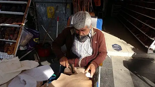 Pandemi sonrası deri maske üretmeye başladı