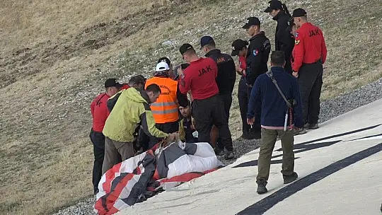 Festivalde iki paraşüt pilotu yaralandı