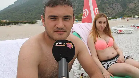 ÖLÜDENİZ'DE MASKELİ GÜNEŞLENDİLER