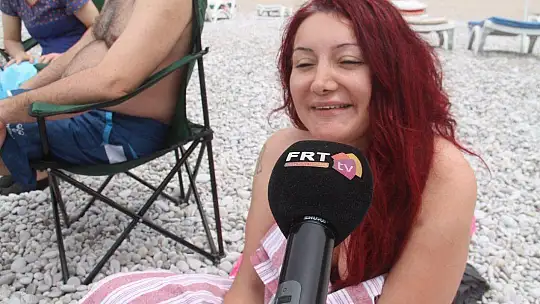 ÖLÜDENİZ'DE MASKELİ GÜNEŞLENDİLER