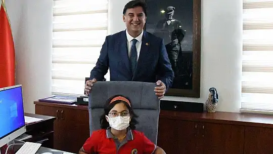 Öğrencilerden Karaca'ya ilköğretim haftası ziyareti