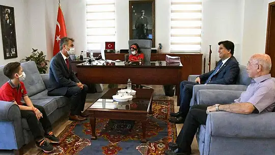 Öğrencilerden Karaca'ya ilköğretim haftası ziyareti