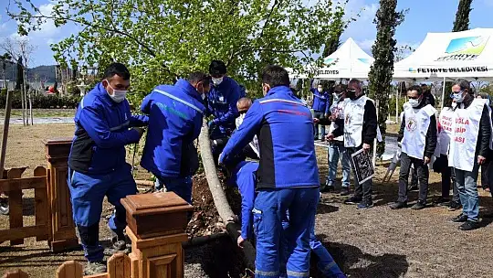 Sağlık Çalışanları için Anıt Ağaç dikildi