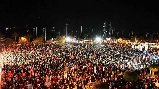 Fethiye'de Selda Bağcan rüzgarı esti