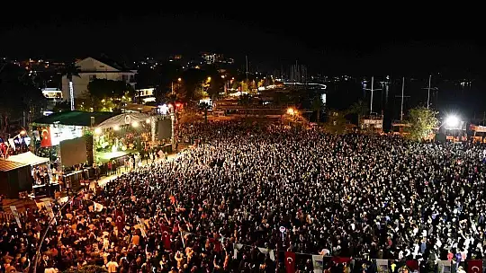 Fethiye'de Selda Bağcan rüzgarı esti