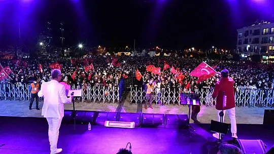 Fethiye'de Selda Bağcan rüzgarı esti