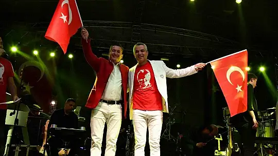 Fethiye'de Selda Bağcan rüzgarı esti