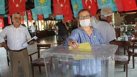 SEYDİKEMER İYİ PARTİ'DE GÜLER, GÜVEN TAZELEDİ