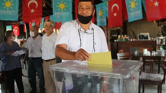 SEYDİKEMER İYİ PARTİ'DE GÜLER, GÜVEN TAZELEDİ