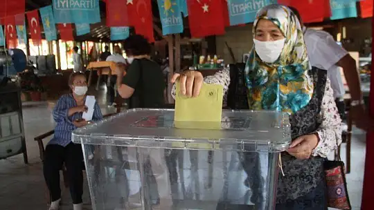 SEYDİKEMER İYİ PARTİ'DE GÜLER, GÜVEN TAZELEDİ