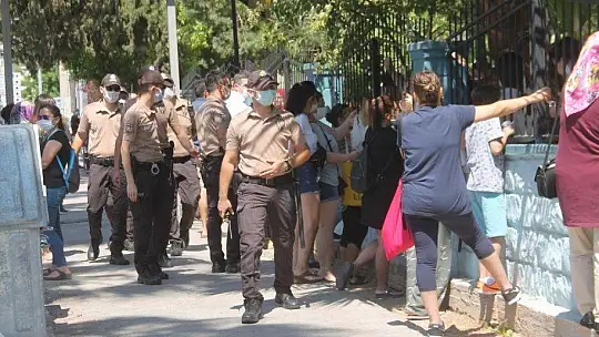 FETHİYE'DEKİ LGS SORUNSUZ GEÇTİ