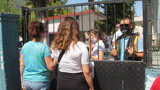 FETHİYE'DEKİ LGS SORUNSUZ GEÇTİ