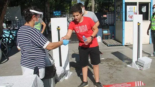 FETHİYE'DEKİ LGS SORUNSUZ GEÇTİ