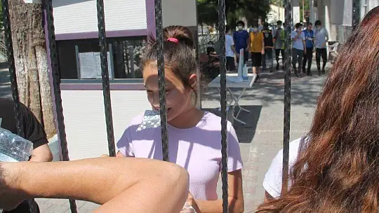 FETHİYE'DEKİ LGS SORUNSUZ GEÇTİ