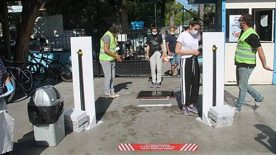 FETHİYE'DEKİ LGS SORUNSUZ GEÇTİ