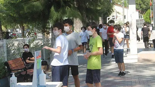 FETHİYE'DEKİ LGS SORUNSUZ GEÇTİ