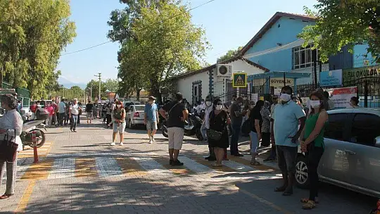 LGS'DE, ÖĞRENCİLER KADAR VELİLER DE HEYECANLIYDI