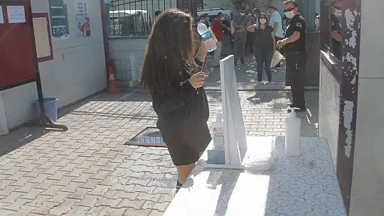 FETHİYE'DEKİ LGS SORUNSUZ GEÇTİ