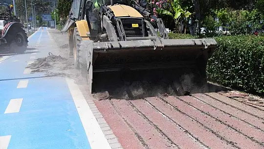 Tartan pist yenileniyor